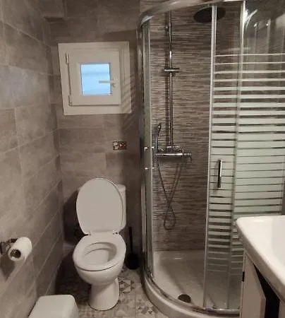 Amazing 2 Bedroom In A Seaside Vila Vergia
