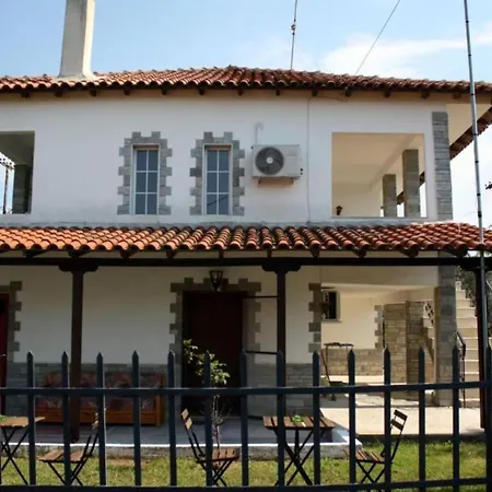 Amazing 2 Bedroom In A Seaside Vila Case de vacanță