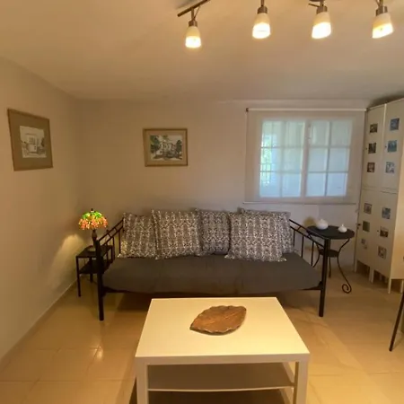 Amazing 2 Bedroom In A Seaside Vila