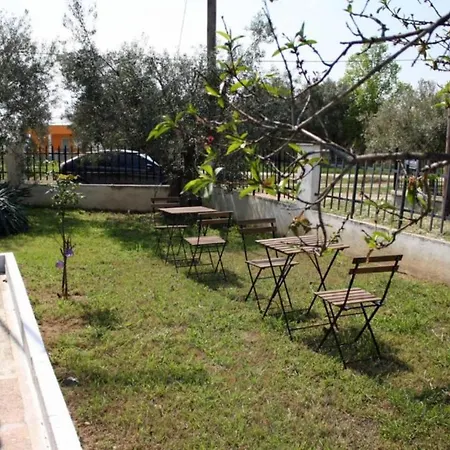 Case de vacanță Amazing 2 Bedroom In A Seaside Vila Vergia
