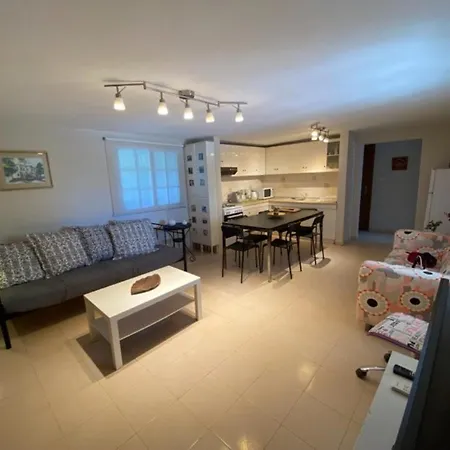 Amazing 2 Bedroom In A Seaside Vila *