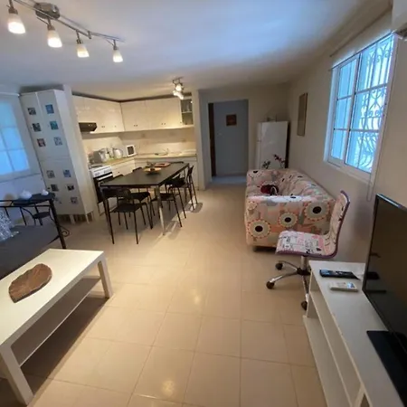 Amazing 2 Bedroom In A Seaside Vila Vergia