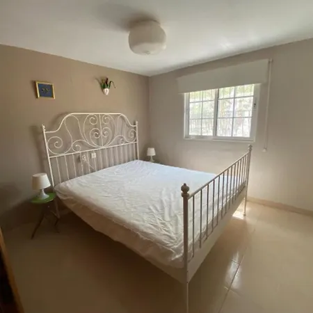 Case de vacanță Amazing 2 Bedroom In A Seaside Vila