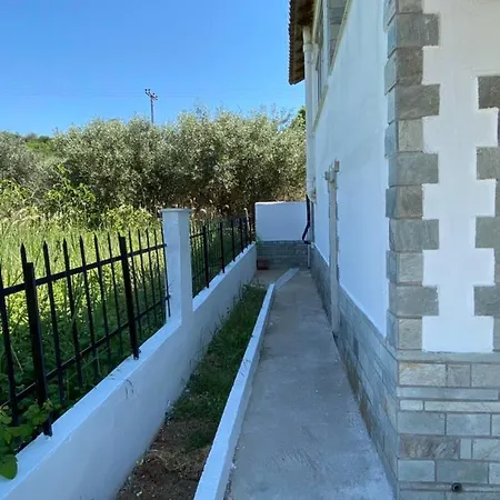 Amazing 2 Bedroom In A Seaside Vila Сasa de vacaciones Vergia
